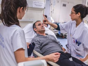 stroke patient nurses 732x549 thumbnail min علت سکته مغزی