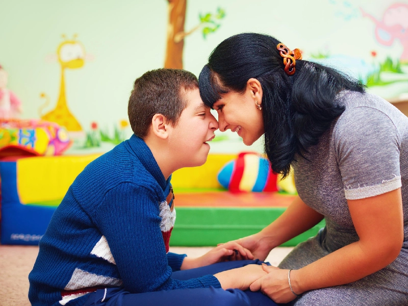 مداخله زود هنگام برای کودکان اوتیسمی که تقلید انجام می دهند