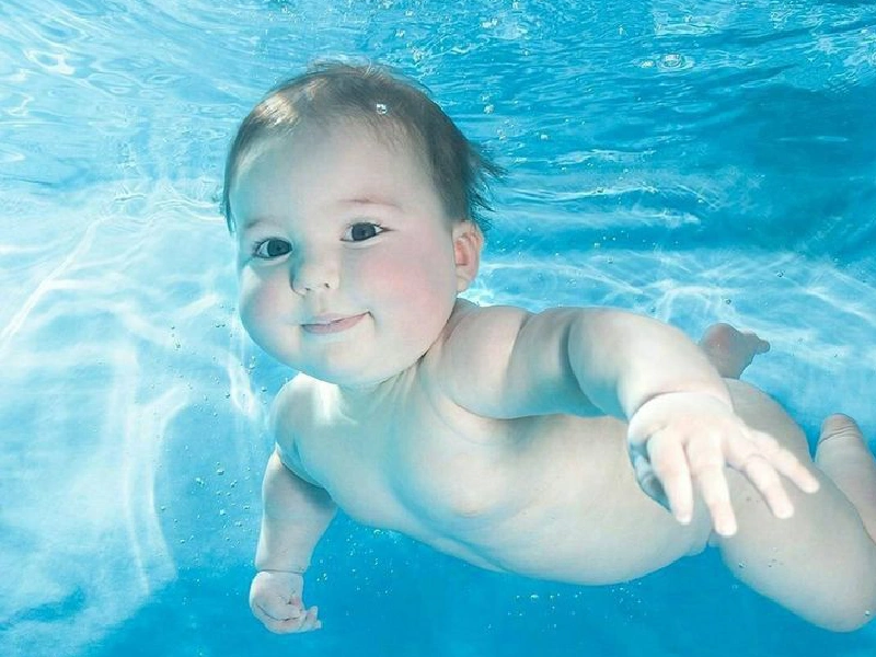 فواید آب درمانی برای کودکان دارای اوتیسم